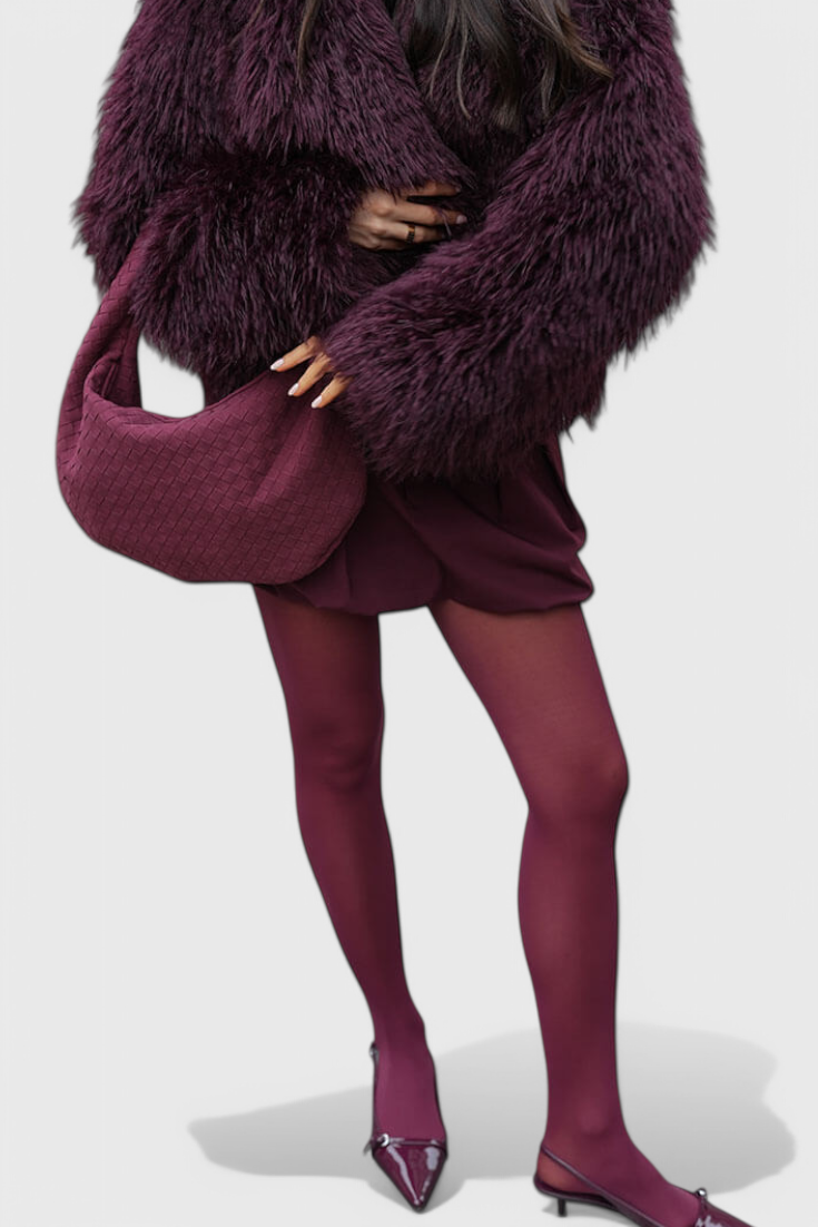 Bolso mediano tejido en lila con elegante detalle de nudo