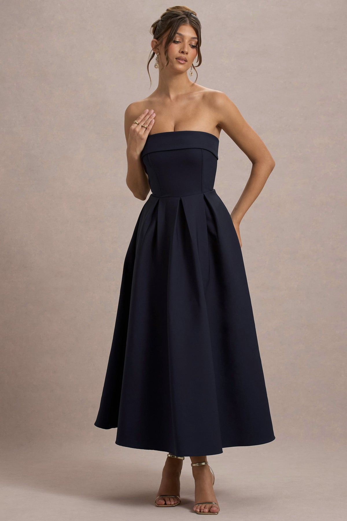 Annalise | Vestido Midi Azul Marino De Bandeau Con Falda Plisada