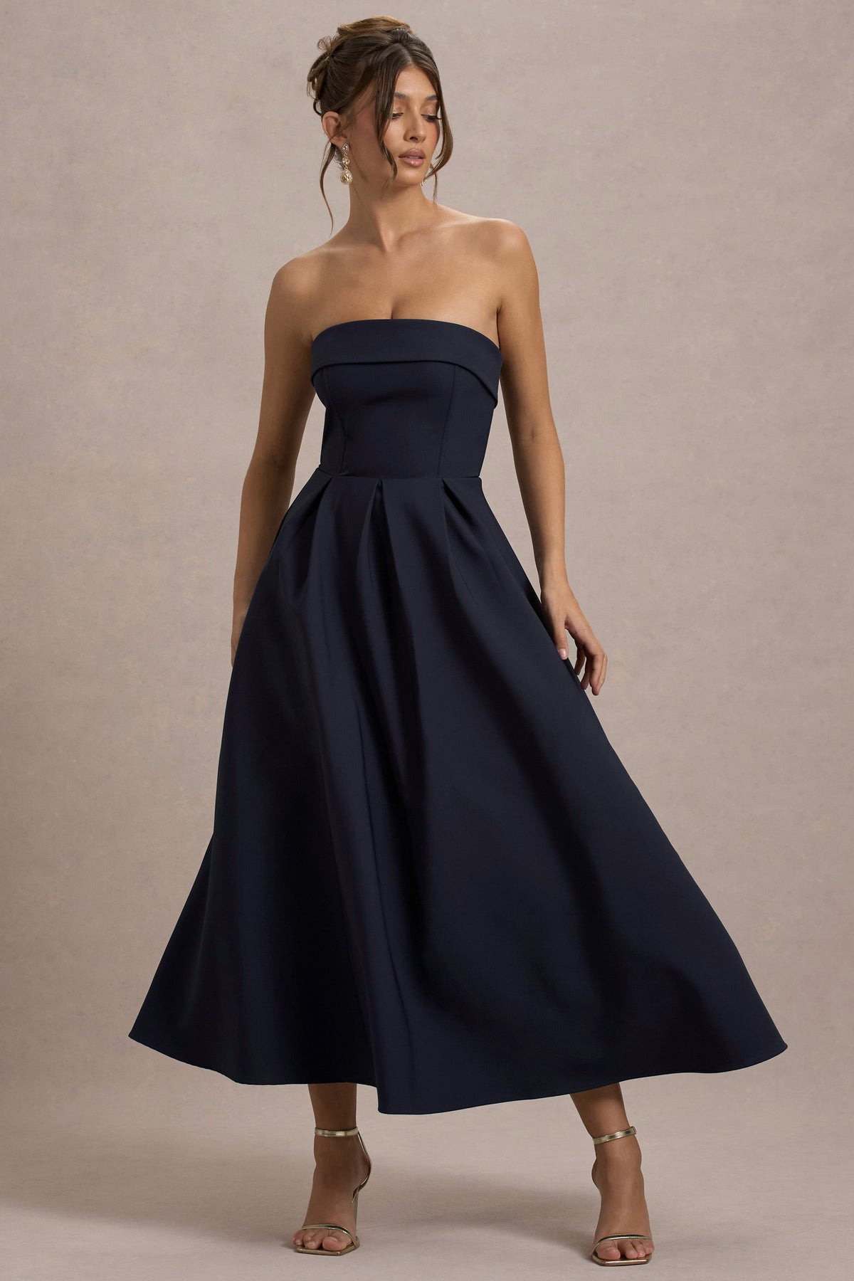 Annalise | Vestido Midi Azul Marino De Bandeau Con Falda Plisada