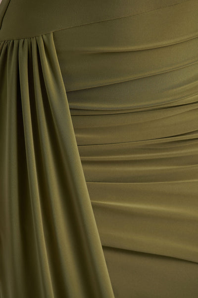 Enchant | Vestido Midi Verde Oliva Con Cuello Alto Y Mangas Capa Asimétricas