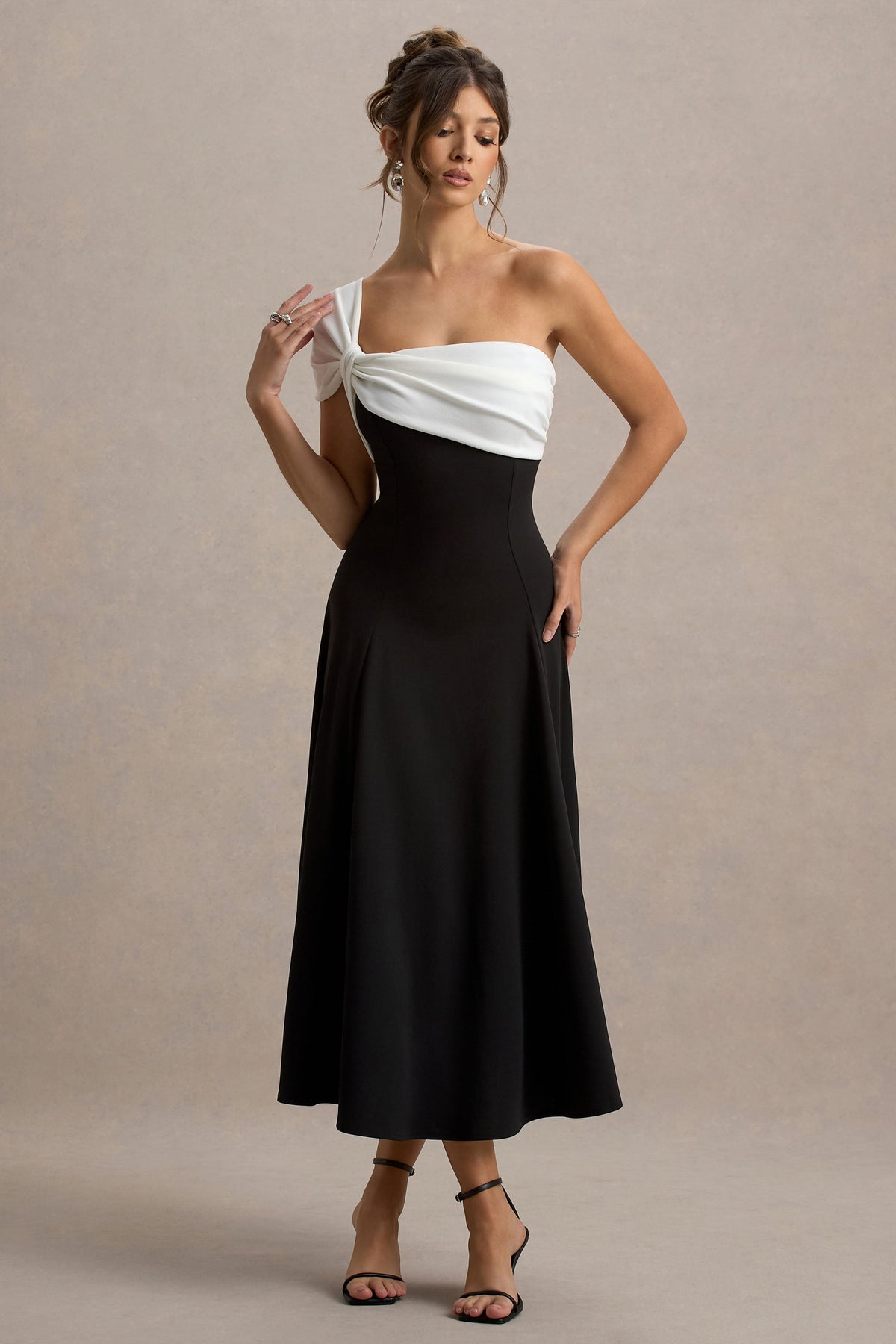 Malta | Vestido Midi Blanco y Negro con Un Solo Hombro