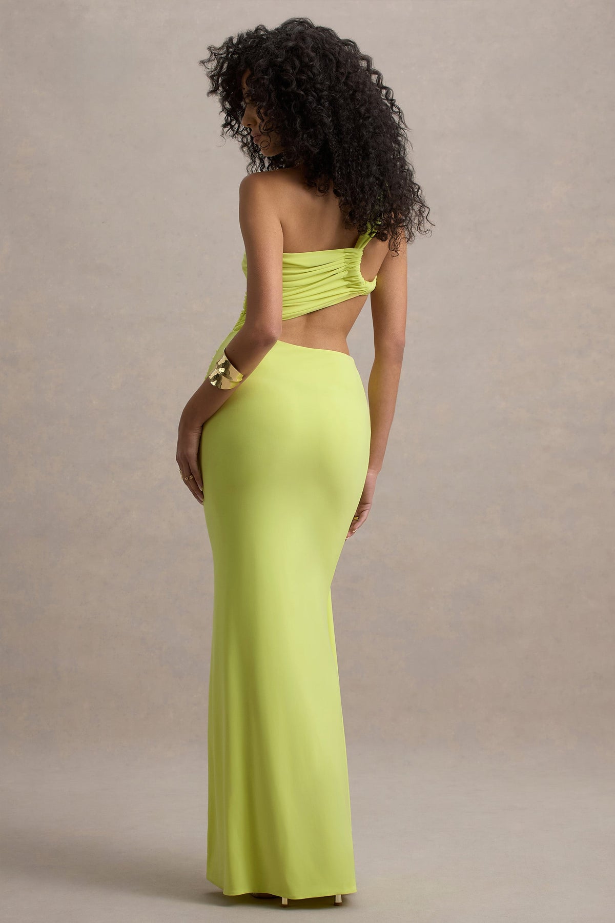 Giovanna | Vestido largo en verde lima con detalles cut out y drapeados