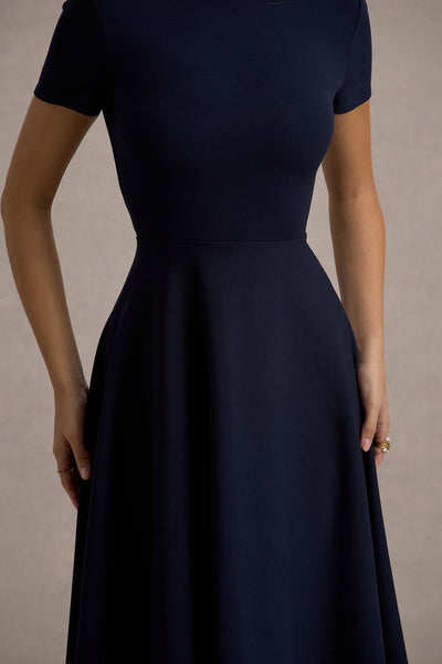 Bellona | Vestido midi azul marino con mangas cortas y falda asimétrica