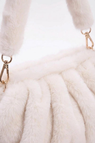 Bolso de Hombro de Pelo Sintético con Diseño Fruncido – Blanco